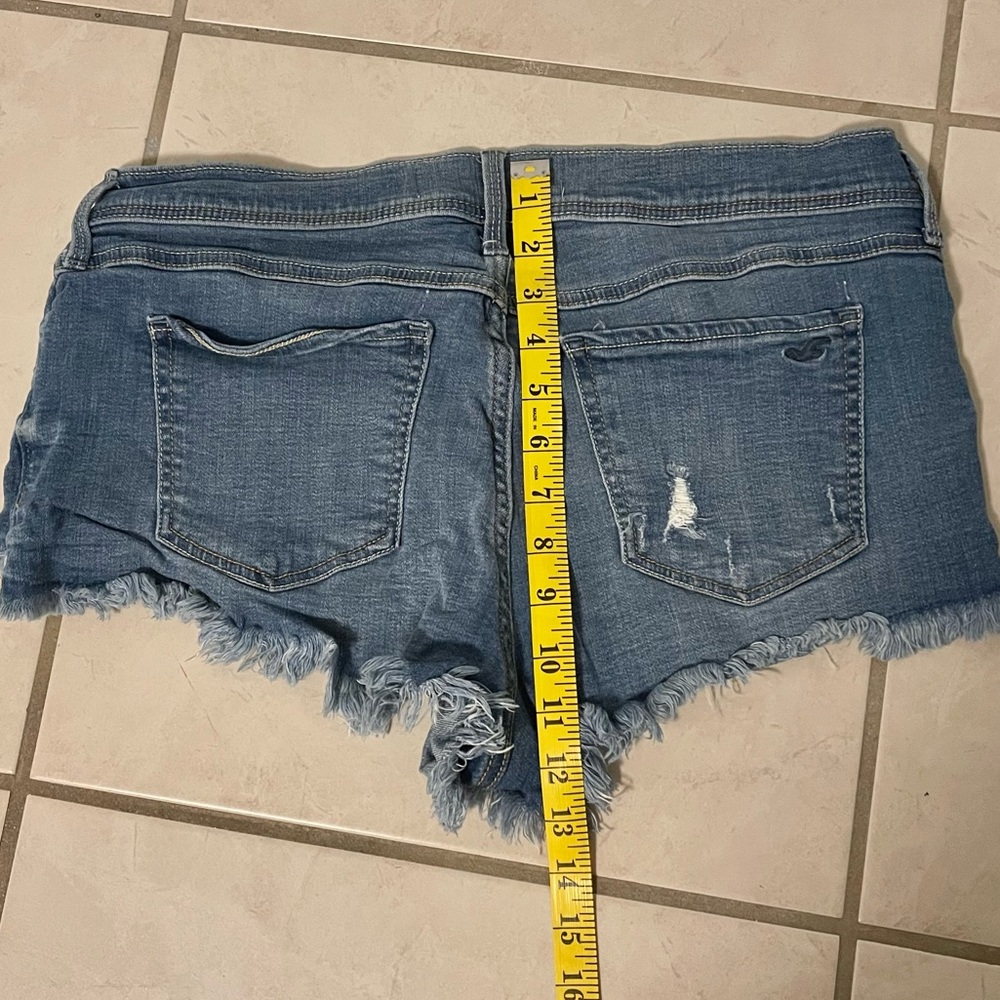Hollister stretchy jean short w32 - Picture 4 of 6